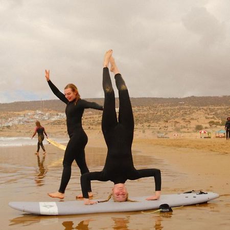 Sable Beach Surf Camp Tamraght Esterno foto
